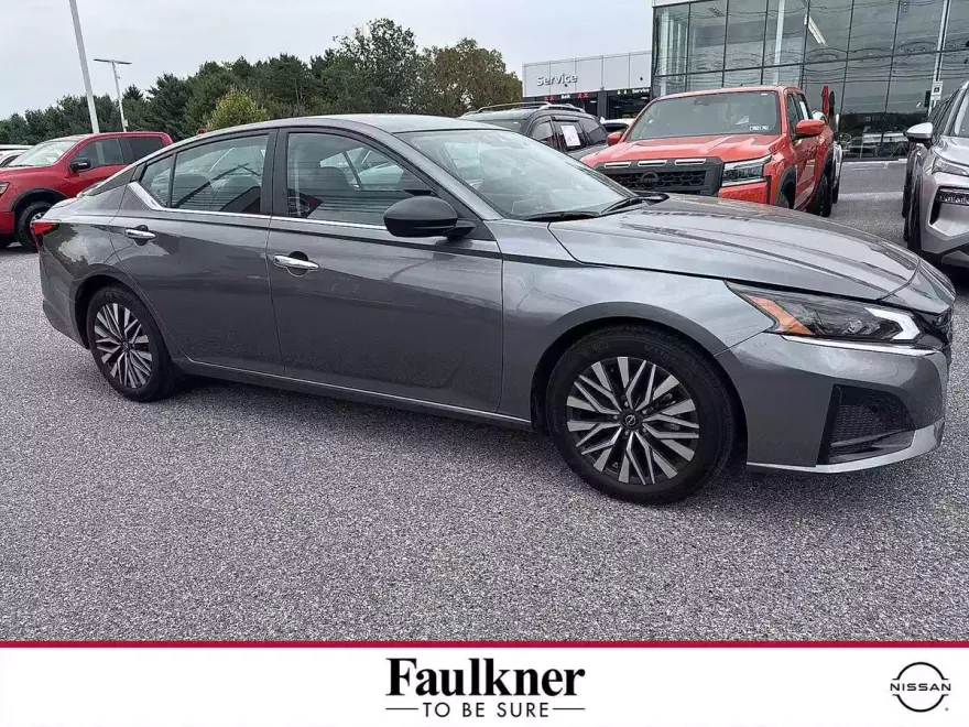 2025 Nissan Altima SV photo 1