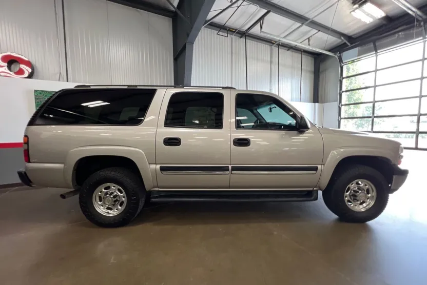2005 Chevrolet Suburban 2500 LS photo 1