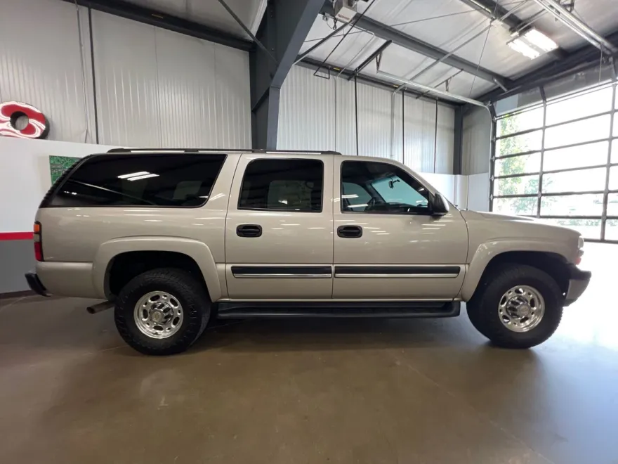 2005 Chevrolet Suburban 2500 LS photo 1