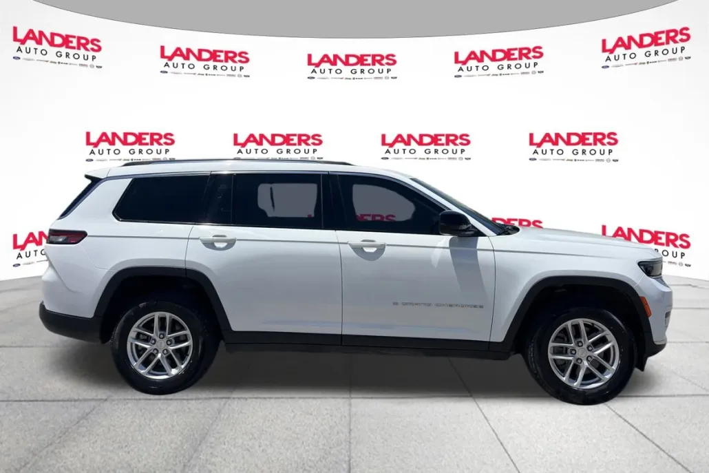 2022 Jeep Cherokee Laredo photo 1