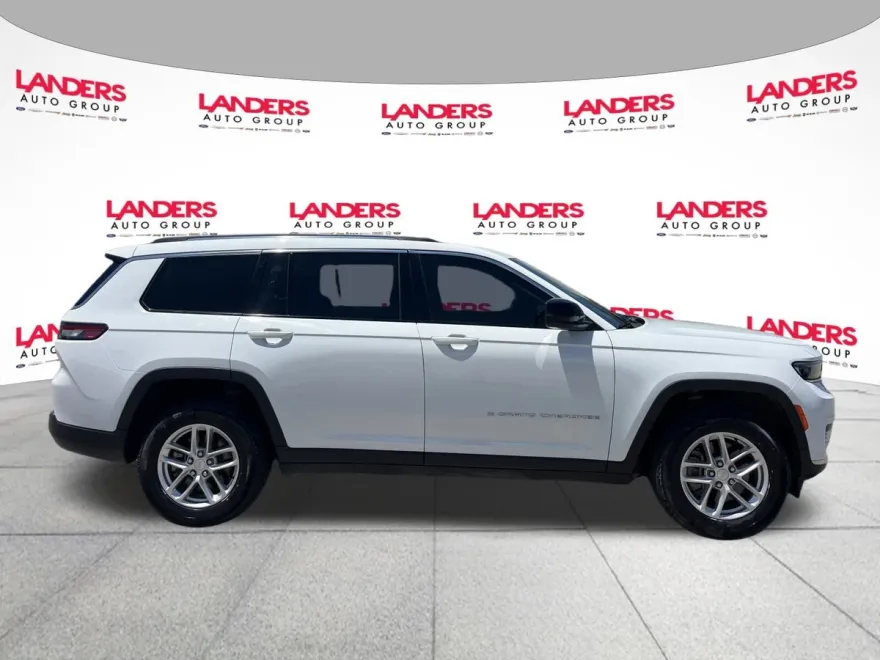 2022 Jeep Cherokee Laredo photo 1