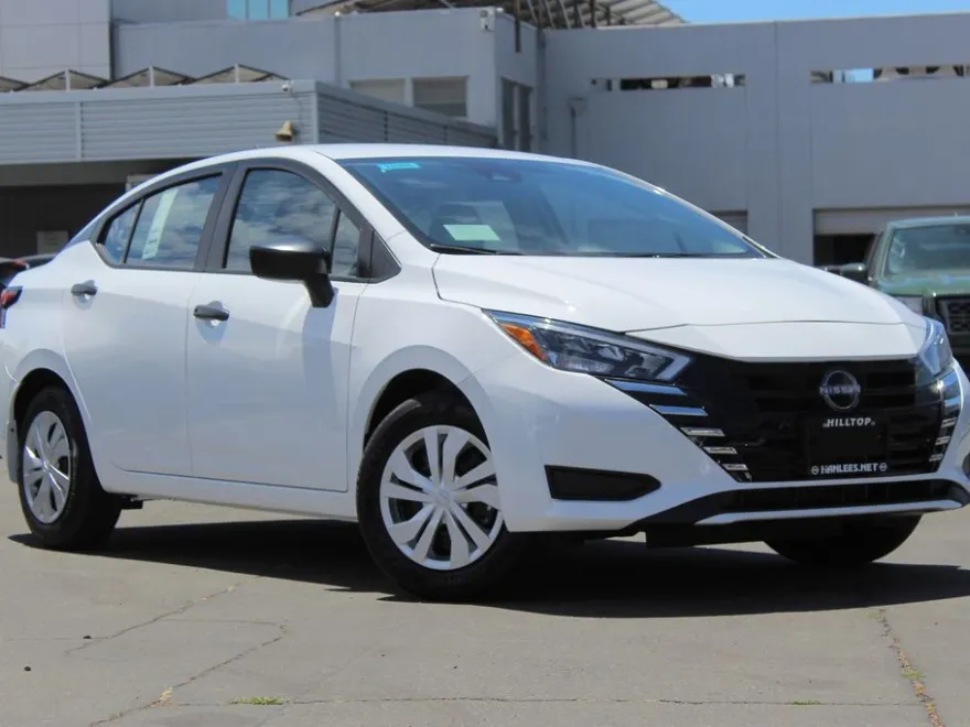 2025 Nissan Versa 1.6 S photo 1