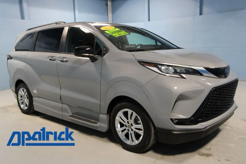 2023 Toyota Sienna XSE photo 1
