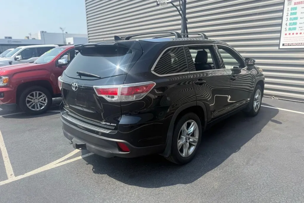 2016 Toyota Highlander Limited photo 1