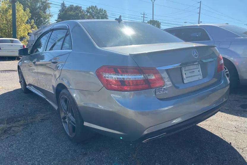 2013 Mercedes Benz E 4MATIC Sedan photo 1