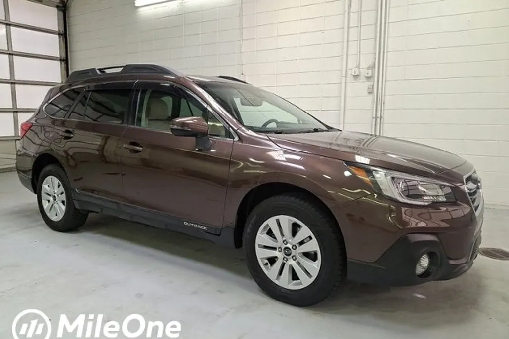 2019 Subaru Outback 2.5i Premium photo 1