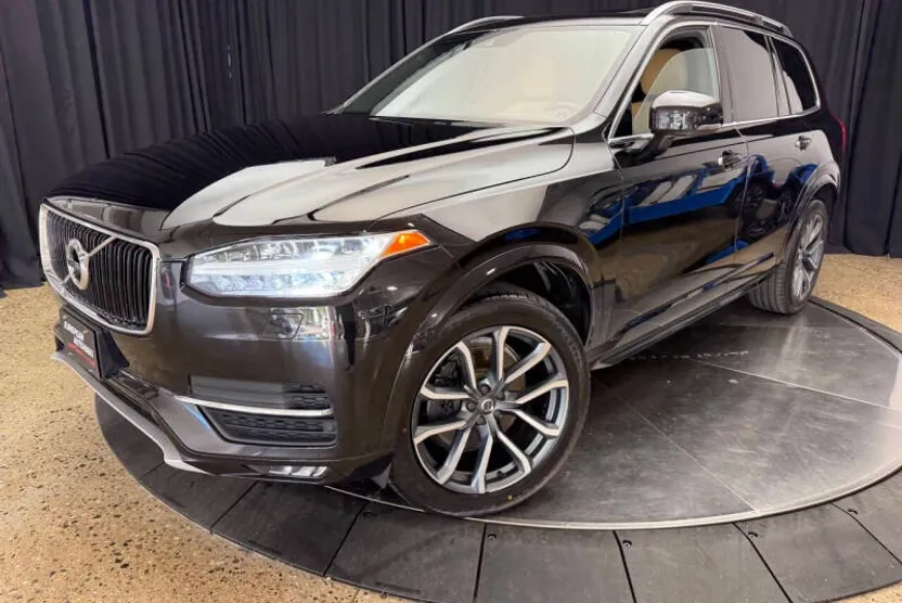 2016 Volvo XC90 T6 Momentum photo 1