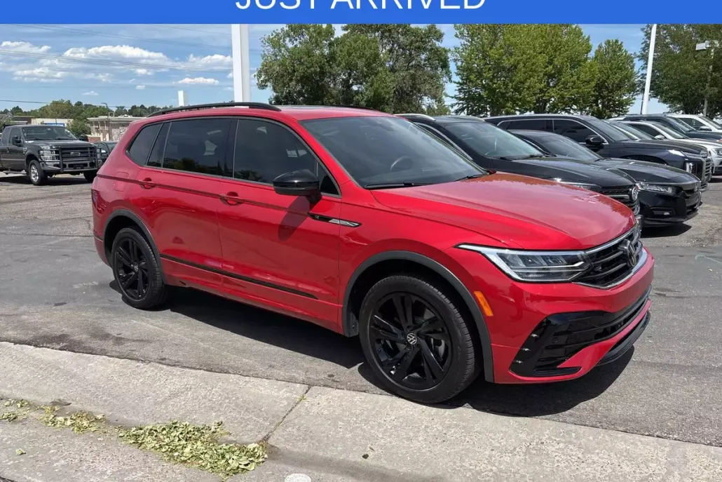 2024 Volkswagen Tiguan SE R-Line Black photo 1