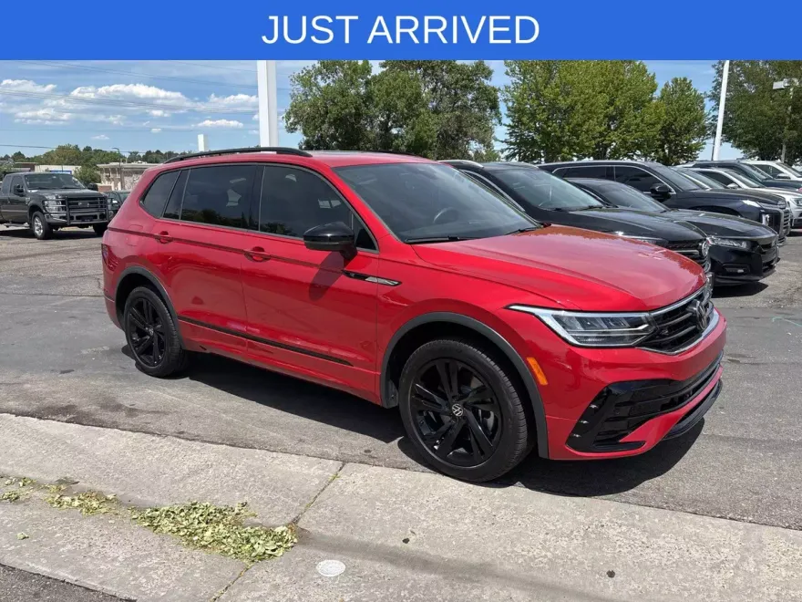2024 Volkswagen Tiguan SE R-Line Black photo 1