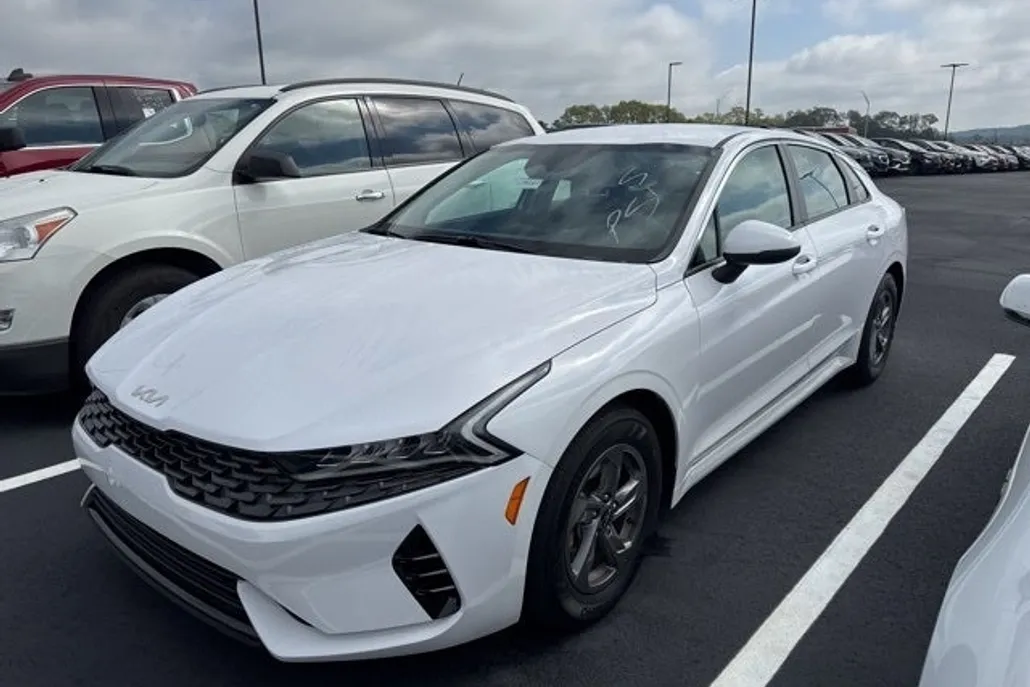 2023 Kia K5 LXS photo 1