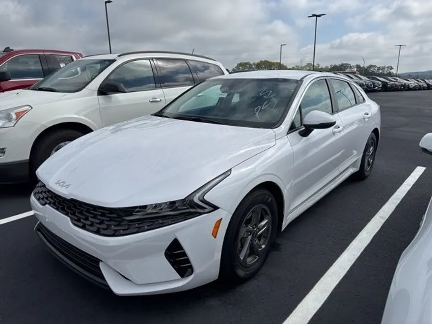 2023 Kia K5 LXS photo 1