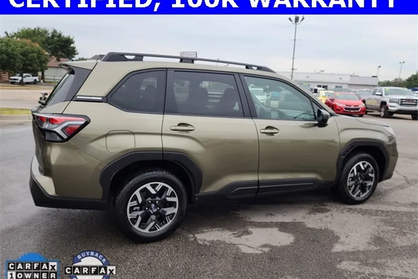 2025 Subaru Forester Premium Base photo 1