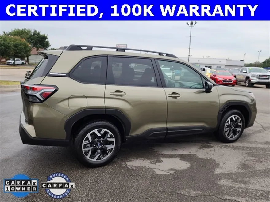 2025 Subaru Forester Premium Base photo 1