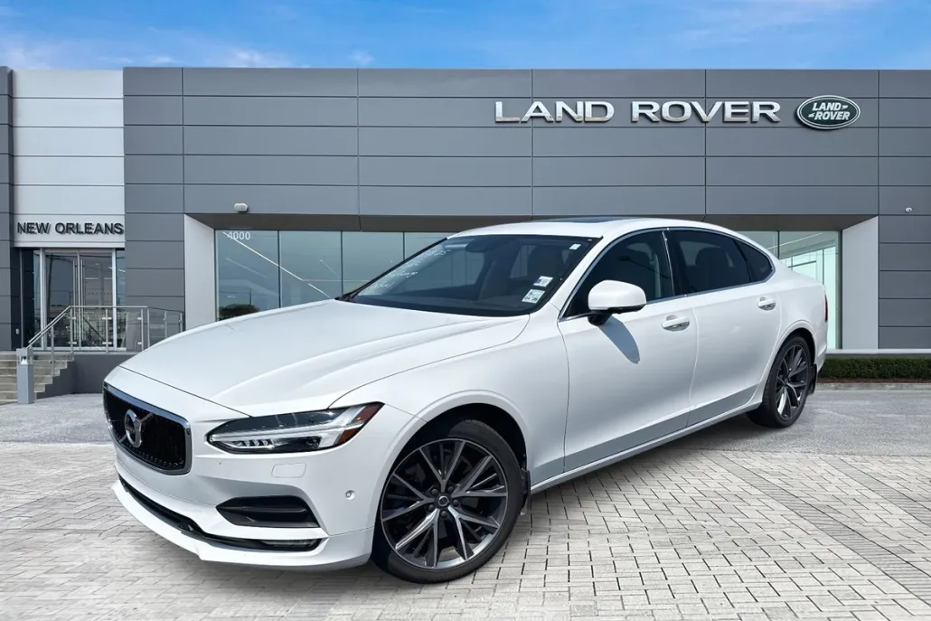 2018 Volvo S90 T6 Momentum photo 1