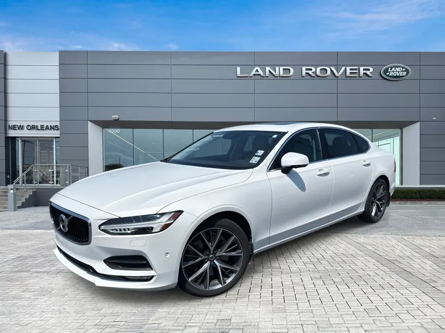 2018 Volvo S90 T6 Momentum photo 1