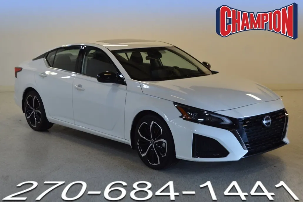 2023 Nissan Altima 2.5 SR photo 1