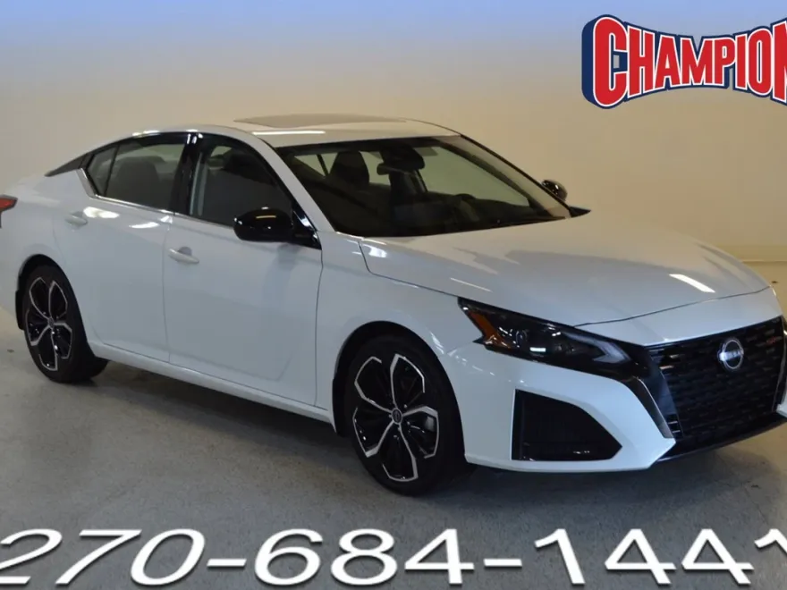 2023 Nissan Altima 2.5 SR photo 1