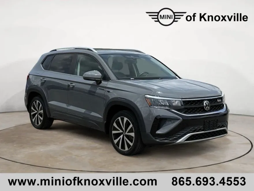 2022 Volkswagen Taos SE photo 1