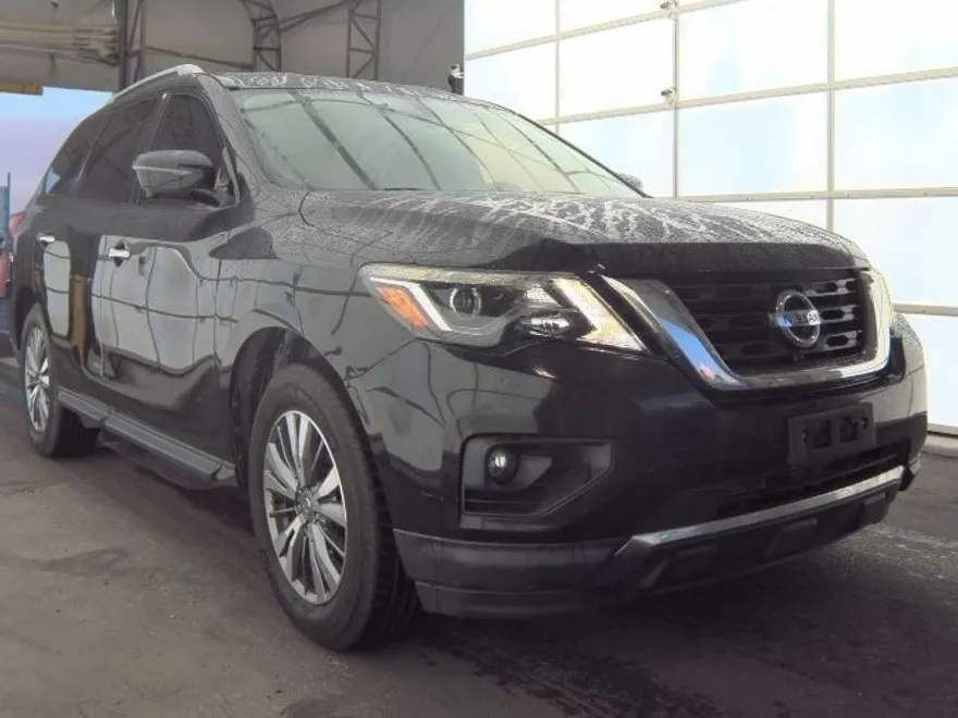 2019 Nissan Pathfinder SL photo 1