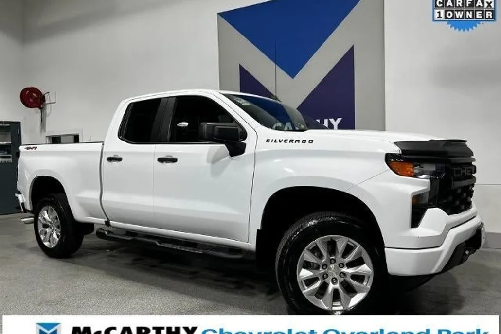 2023 Chevrolet Silverado 1500 Custom photo 1