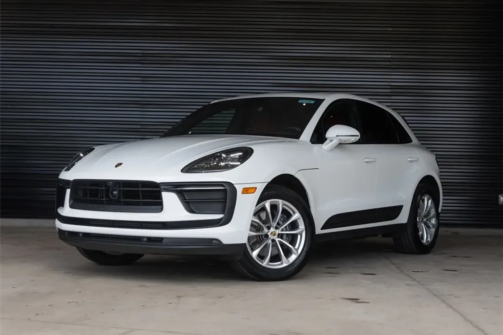 2025 Porsche Macan Base photo 1