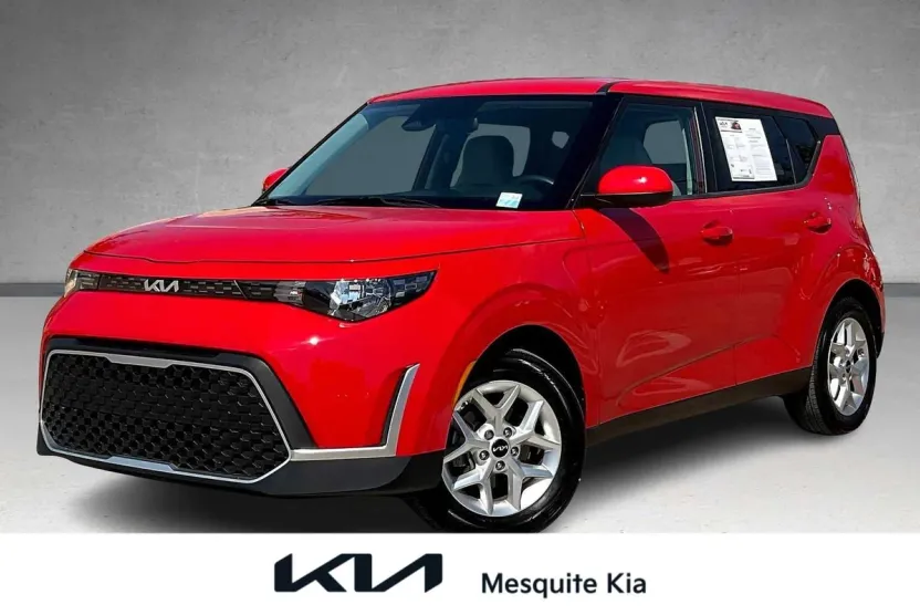 2023 Kia Soul LX photo 1