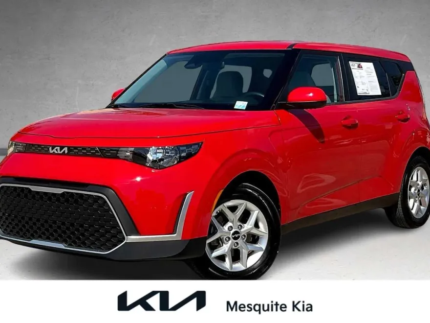 2023 Kia Soul LX photo 1