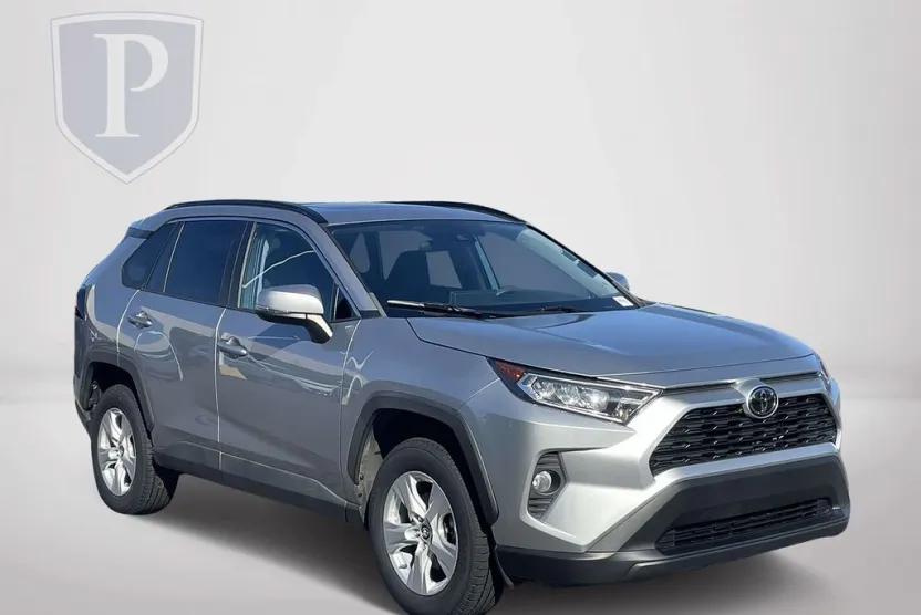 2020 Toyota RAV4 XLE photo 1