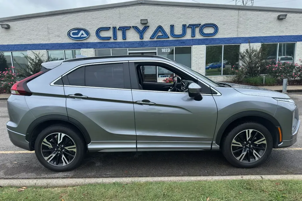 2024 Mitsubishi Eclipse Cross SEL photo 1