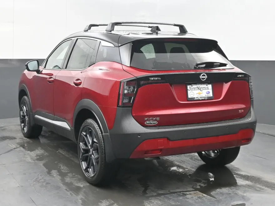 2026 Nissan Kicks SR photo 1