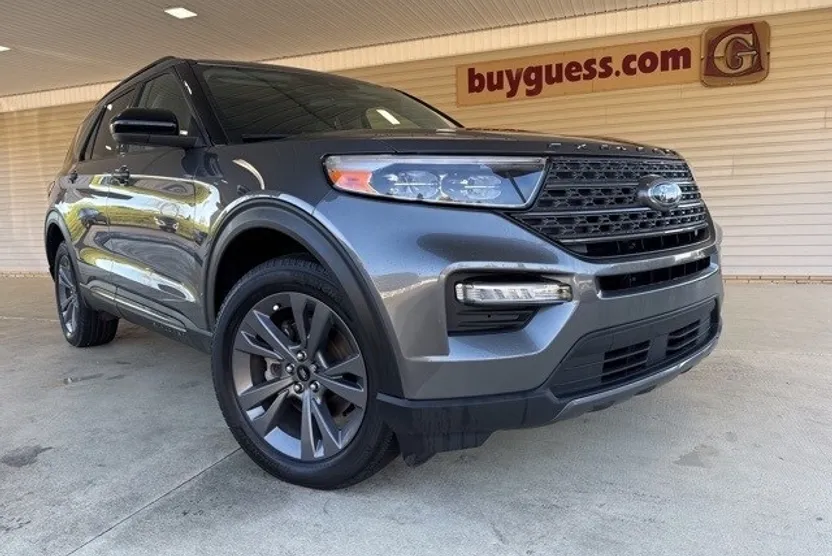 2023 Ford Explorer XLT photo 1