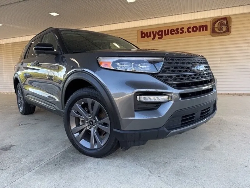 2023 Ford Explorer XLT photo 1