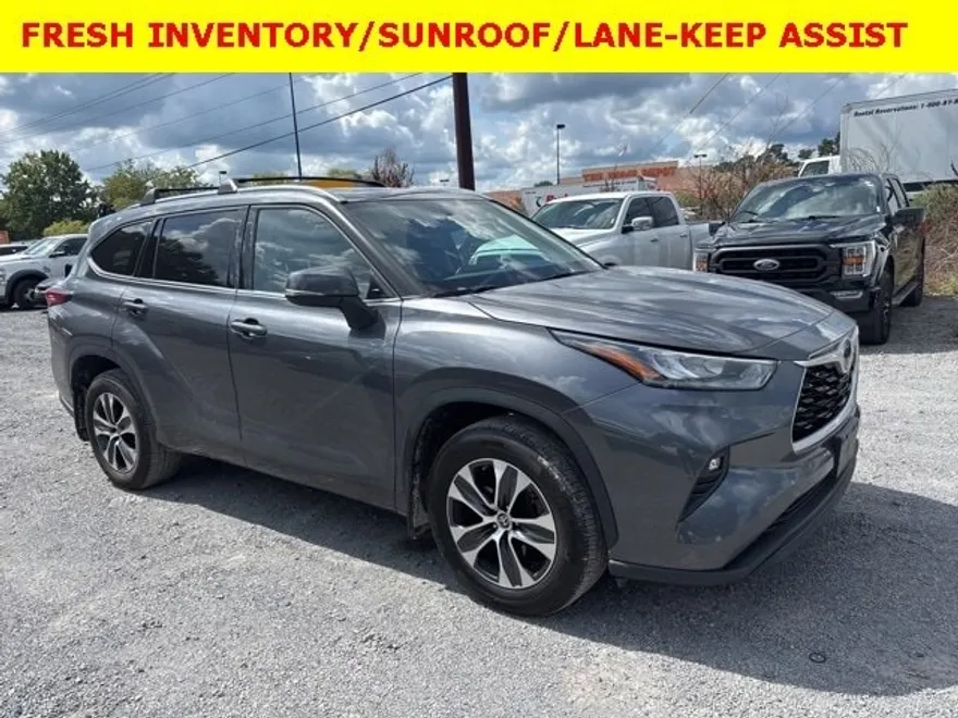 2020 Toyota Highlander XLE photo 1