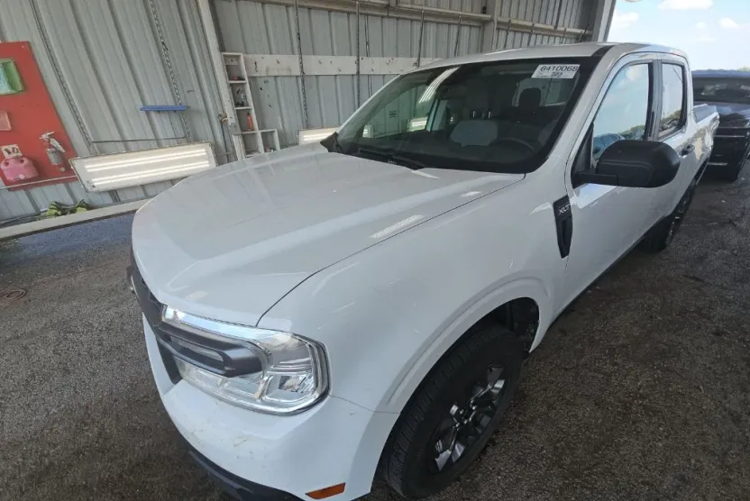2023 Ford Maverick XLT photo 1