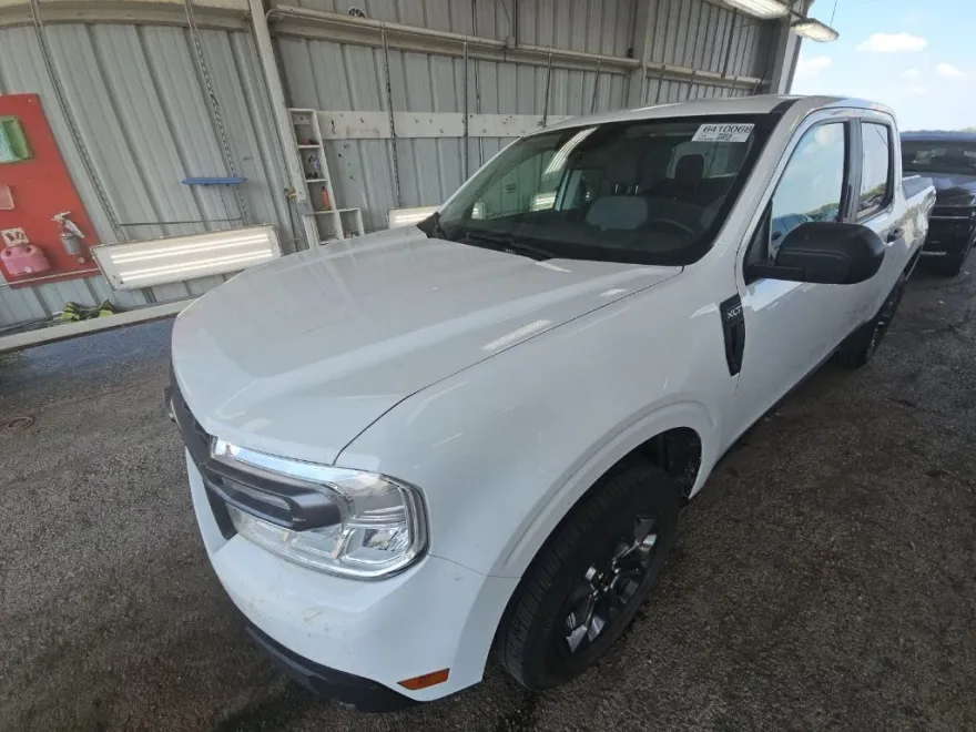 2023 Ford Maverick XLT photo 1