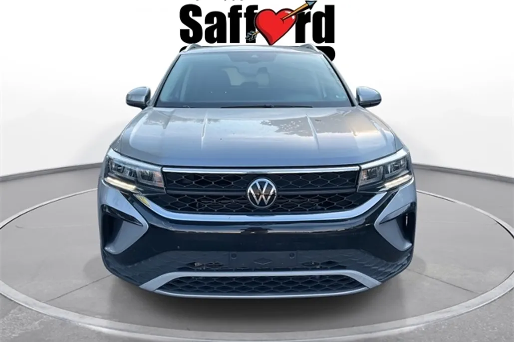 2022 Volkswagen Taos SE photo 1