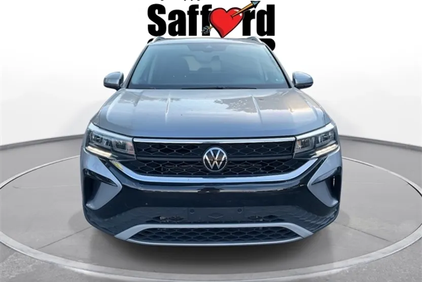 2022 Volkswagen Taos SE photo 1