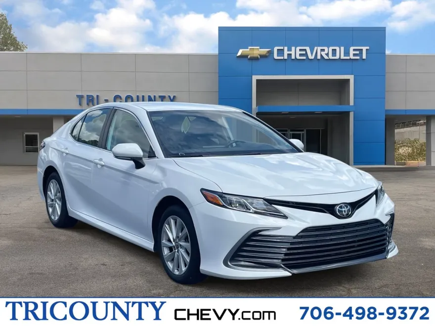 2024 Toyota Camry LE photo 1