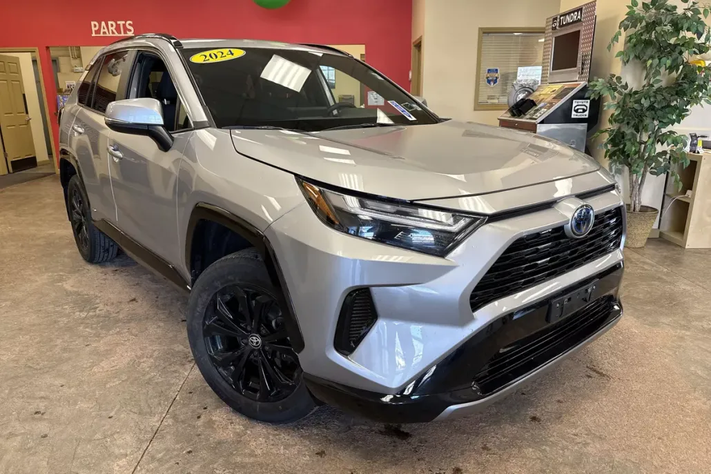 2024 Toyota RAV4 Hybrid SE photo 1