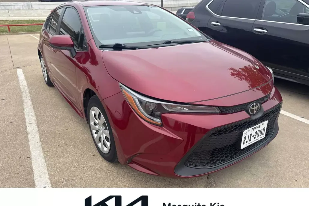 2022 Toyota Corolla LE photo 1