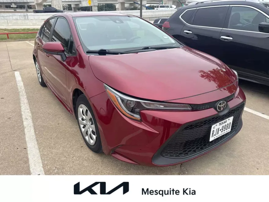 2022 Toyota Corolla LE photo 1