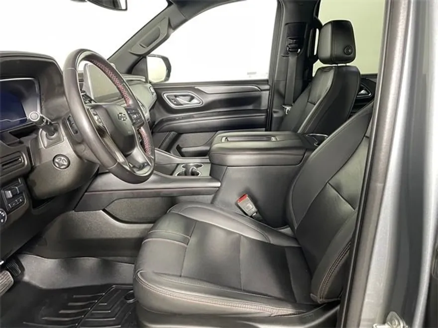 2022 Chevrolet Suburban RST photo 1