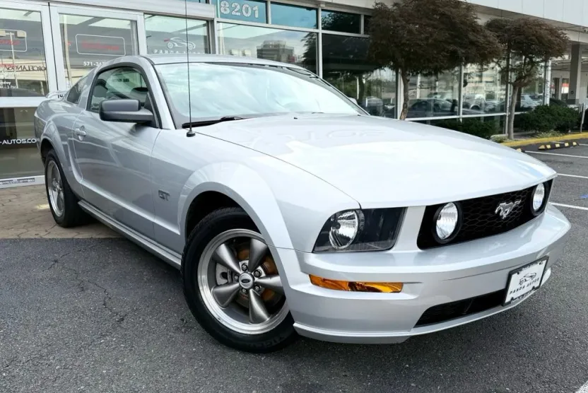 2006 Ford Mustang GT Deluxe photo 1