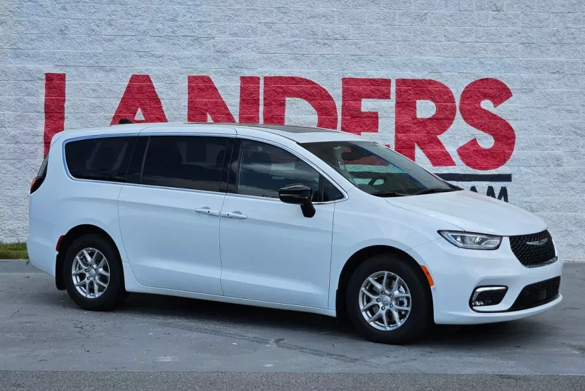 2026 Chrysler Pacifica photo 1