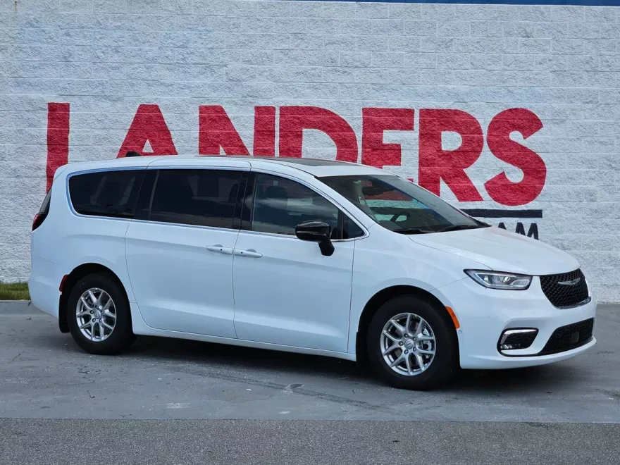 2026 Chrysler Pacifica photo 1