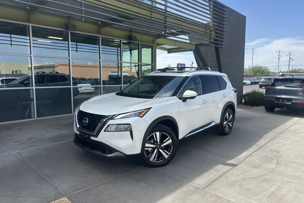 2023 Nissan Rogue SL photo 1