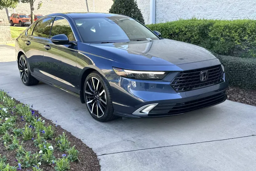 2023 Honda Accord Touring photo 1
