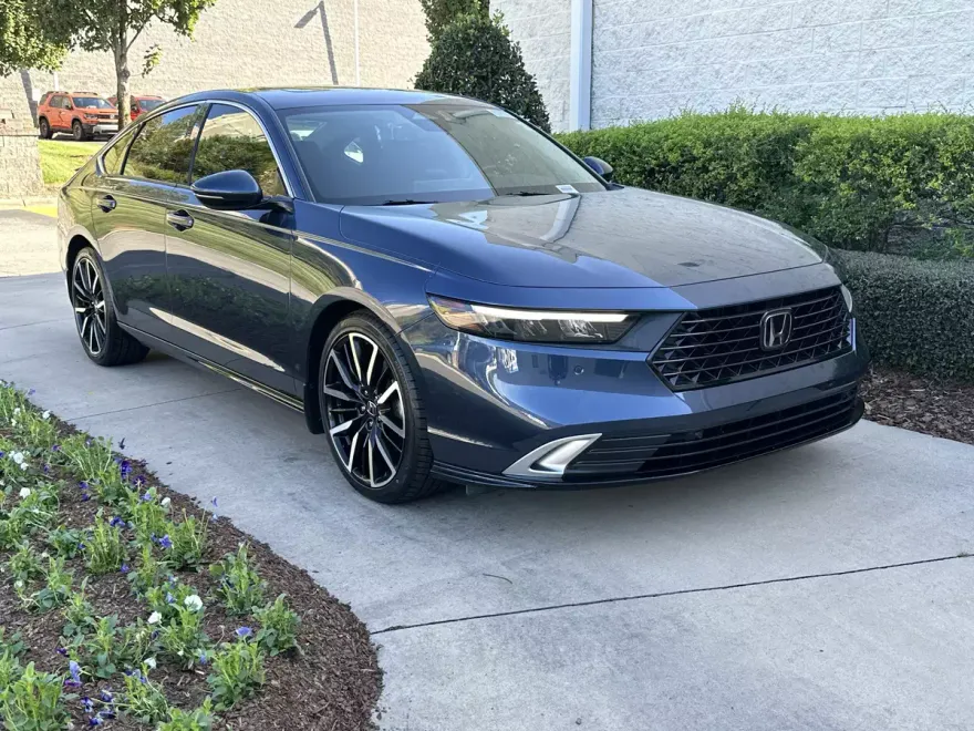 2023 Honda Accord Touring photo 1