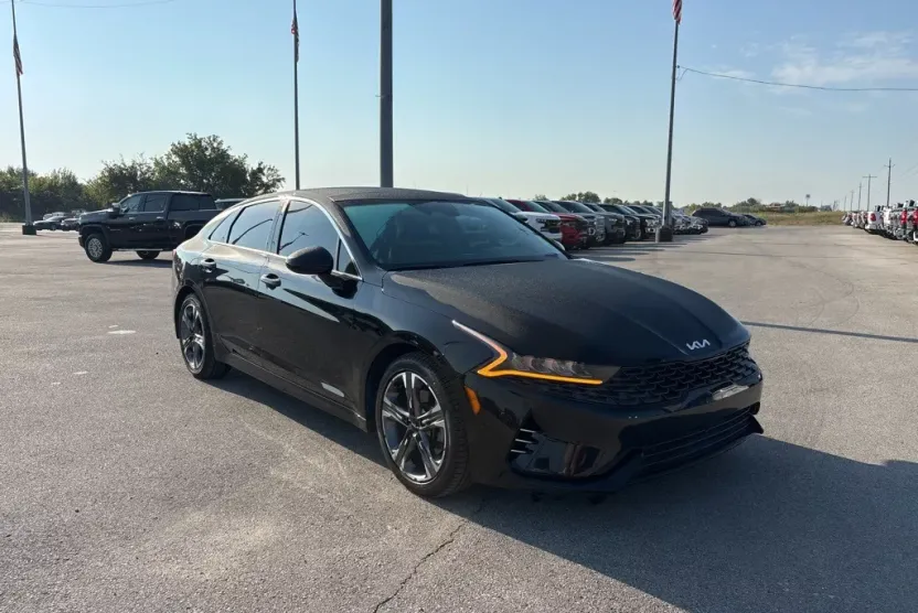2022 Kia K5 EX photo 1