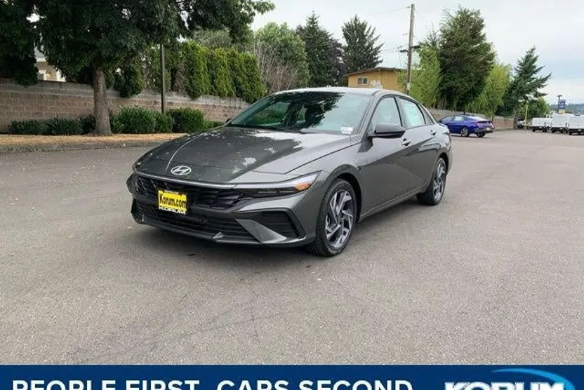 2025 Hyundai Elantra SEL Sport photo 1
